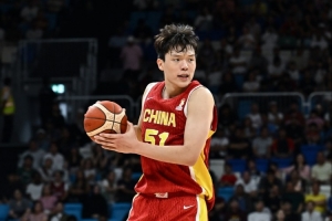 上籃準絕殺！媒體人：恭喜中國男籃 一戰(zhàn)奠定瀚森在國家隊地位了