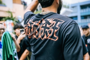 綠軍官方曬塔圖姆中國(guó)行動(dòng)態(tài)：衣服上的傳奇耐殺王很顯眼