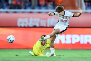 上海海港客場(chǎng)3-0戰(zhàn)勝山東泰山，晉級(jí)足協(xié)杯四強(qiáng)