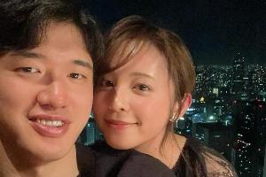渡邊雄太妻子帶娃觀戰(zhàn)世預(yù)賽曬照：第一次看籃球比賽