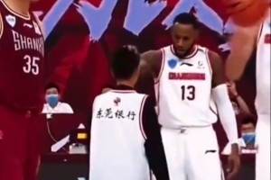 淚目！威姆斯曬與“獨臂少年”組隊打球視頻：希望家城越來越好