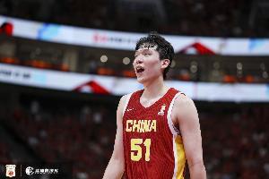 楊瀚森談與黎巴嫩歸化中鋒交流內容：他問我能不能賽后換球衣？