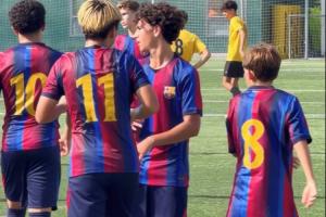 游刃有余！14歲李昊炎首發出戰巴薩U15熱身賽，單刀輕松推射破門