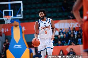 媒體人：新疆男籃傾向與上賽季外援勞森續約 但也預備了應急預案