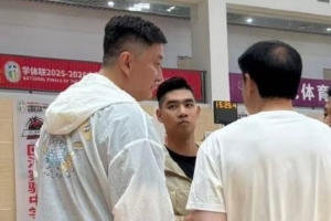 媒體人：廣東男籃總教練杜鋒現(xiàn)身福州觀戰(zhàn)初中籃球聯(lián)賽全國(guó)總決賽