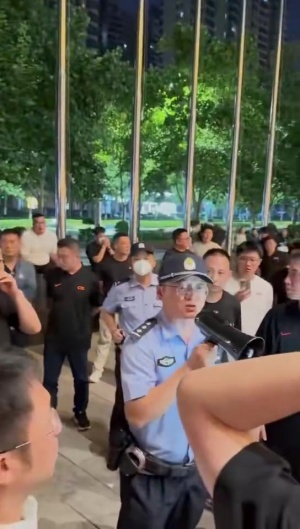 博主：賽后河南極端球迷到蓉城球迷住處沖擊和騷擾，蓉城球迷報警