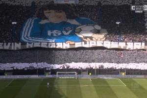 紀事報：漢堡球迷打出巨幅TIFO，致敬凱文·基岡