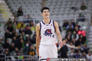 媒體人：山東男籃撤掉了高詩巖隊長身份 新任球隊隊長是郭凱
