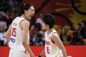雙槍開火！楊舒予&韓旭首節(jié)合計8中5 合砍15分4板1助1帽