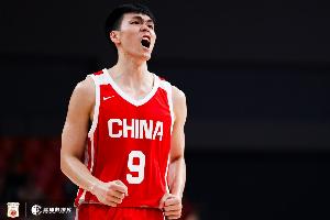 游刃有余！龐崢麟半場7中4貢獻10分3助 正負值+15