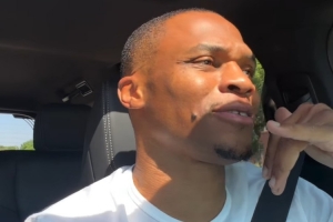 又High了！威少邊開車邊開心唱歌 這是完全沉浸其中了