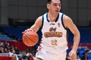 楊文學：新賽季定位要做好防守&搶好籃板 感謝支持我的每個球迷