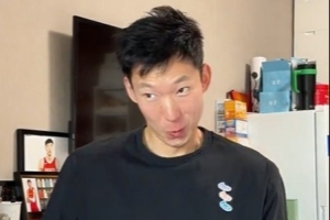 快樂自黑！周琦演繹本人名場面表情包：我要打十個 表情包也算