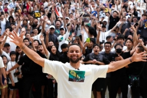 從灣區(qū)到中國！勇士官推曬庫里中國行：斯蒂芬的影響力沒有國界