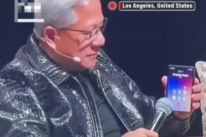你怎么連免提都不會開特朗普當眾打給老黃：AI威脅論是騙局！
