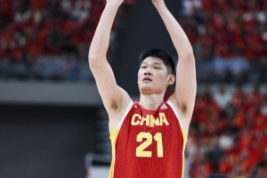首發中鋒很穩定！胡金秋8中6高效得到14分5板1助