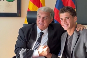 官方：巴薩與18歲哈姆扎達(dá)成續(xù)約，據(jù)悉球員解約金漲至1.5億歐元