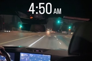 結(jié)束度假！詹姆斯曬自己洛杉磯時間凌晨4點50分乘車出門前去訓(xùn)練