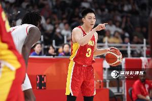 媒體人：鋒線告急胡明軒客串三號位攻防拼盡全力 盡顯隊長擔當