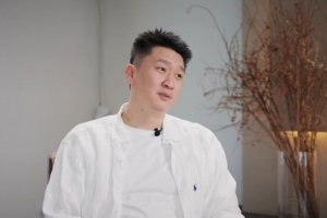 孫悅：我鼻梁被打斷睡覺打呼嚕 國家隊室友杜鋒王仕鵬經常黑眼圈