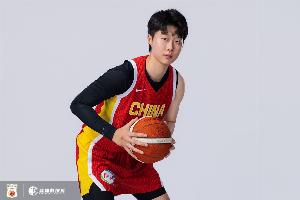 效率不俗！鄧雨婷全場(chǎng)4投2中&三分2中1 得到5分2籃板 正負(fù)值+6