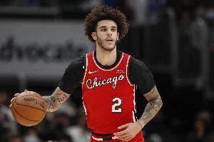 朗佐·鮑爾辟謠退役傳聞：這對我可是大新聞 我還在等NBA球隊召喚