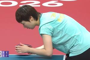 亞運(yùn)乒乓球女團(tuán)決賽：王曼昱3-2張本美和，中國女團(tuán)2-0領(lǐng)先日本