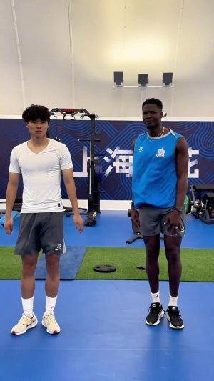 太抽象了！申花官方發布“閃身步”視頻，教外援蓋伊“浪子踢球”
