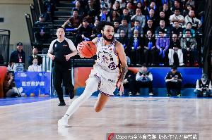 爵士官方：球隊已經簽下了中鋒喬納斯·艾杜和后衛杰倫·豪斯