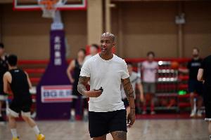 阿里扎：馬布里當年教我在NBA生存 弗朗西斯還送了我10套LV西裝
