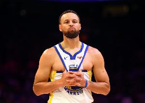 庫里新合同細節：27-28賽季5570萬 28-29賽季6030萬球員選項