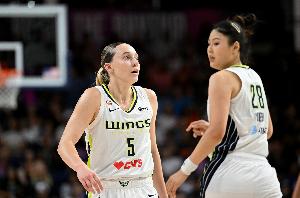 飛翼80-104女武神總比分0-1 佩奇10中9得21分6板&李月汝7分3板1帽