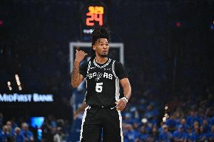 GQ：卡斯爾24年拒絕試訓老鷹 因不想在特雷·楊身邊主打無球