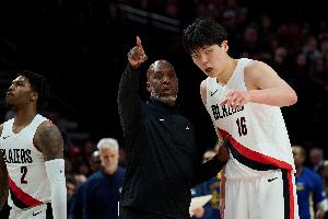 卡馬拉：外界低估了上賽季教練變故的影響 我們始終相互支持