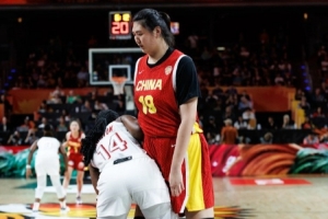 WNBA狀元中鋒不解 張子宇為何要將球傳出去？