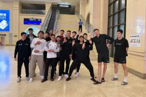 通過體測！范子銘曬北京男籃大合照：圓滿完成?