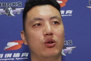 翟曉川：李楠指導(dǎo)要我繼續(xù)做自己擅長的事 快攻&籃板&有空位要投