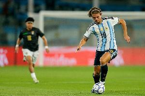 阿根廷10號接班人？22歲帕斯冷靜挑射+任意球助攻，傳射獲評9.5分