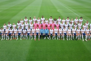 熱刺官方發布2026-27賽季官方陣容照，男足和女足兩隊大合照