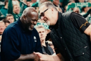 巨獸再相見！奧尼爾與老薩博尼斯現(xiàn)身歐洲籃球聯(lián)賽揭幕戰(zhàn)