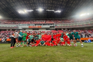蒯紀(jì)聞社媒分享U23國(guó)足賽后大合照慶祝勝利：牛逼兄弟們