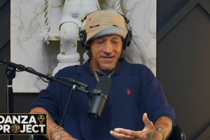 德隆蒂：看我流浪的視頻覺得很好笑 街上的人都成了我的專屬媒體