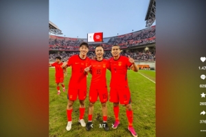 朱辰杰曬超齡球員合照等多圖慶祝，汪海健：移動的中國長城