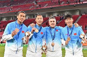 李璇：安東尼奧這三個超齡選得真好，這三個人的精神屬性也很強