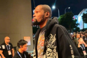 抵達澳門！杜蘭特等球員現身酒店 迎接即將到來的NBA中國賽