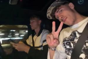 切勿模仿！馬卡：赫伊森與皮塔奇合照惹爭議，前者疑似開車看手機
