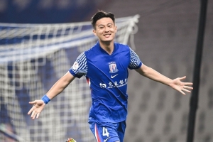 記者：蔣圣龍、李可已參加有球對抗訓練，向復出邁出重要一步