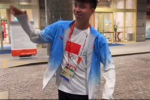 姐姐讓王鈺棟再跳一遍“馬競(jìng)戰(zhàn)舞”，王鈺棟乖乖照做