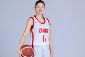 媒體人：U18女籃一遇夾擊就慌 內線也沒什么優勢 都是老大難問題